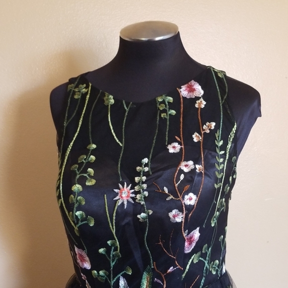 💙Black sheer embroidered dress - Picture 4 of 16